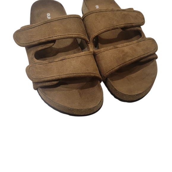 The Children's Place Red Kids Shorts & Old Navy Mens Size 8 Brown Sandals - Picture 5 of 5